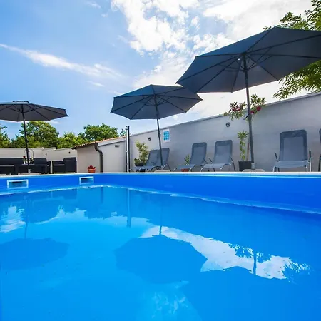 Idyllic Getaway Holiday With Pool Dom wakacyjny *