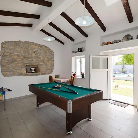 Idyllic Getaway Holiday With Pool Rovinj