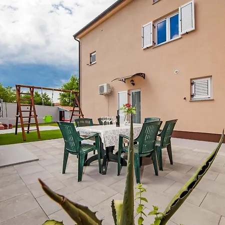 Idyllic Getaway Holiday With Pool Prázdninový dům