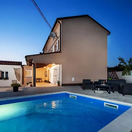 Idyllic Getaway Holiday With Pool Rovinj