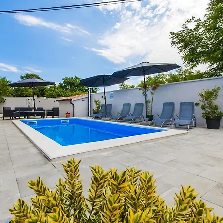 Idyllic Getaway Holiday With Pool Prázdninový dům